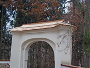 2011 Plandry, kaple sv. Jana Nepomuckého, vstupní brána s ohradní zdí (opravy hist. obj.)